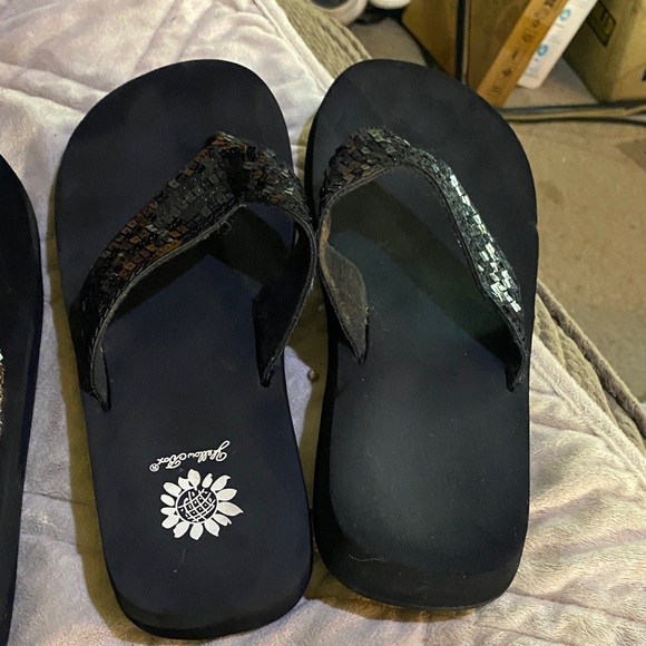 Yellow Box Gold & Black Bling Flip Flops- Sz 8.5- - Picture 3 of 4